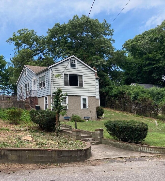 Building Photo - 23 Bayville Dr