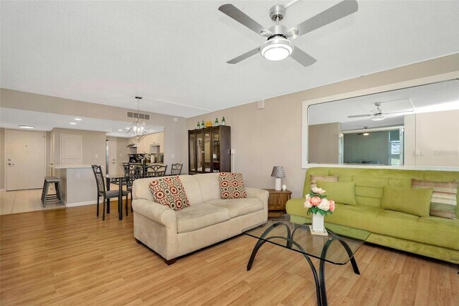 Building Photo - 7400 Sun Island Dr S