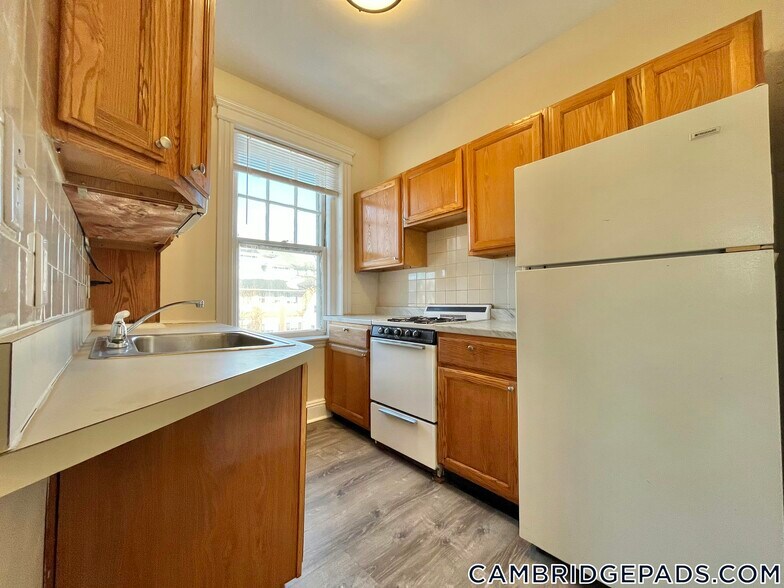 Building Photo - 37 Wendell St