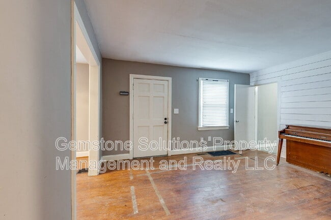 Building Photo - 2930 Primrose Cir