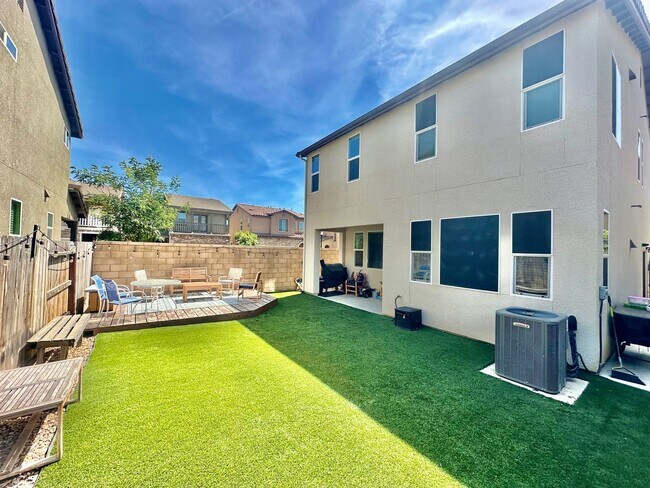 Building Photo - Newly Built 3/2.5 Bonadelle Home in Riverstone Community