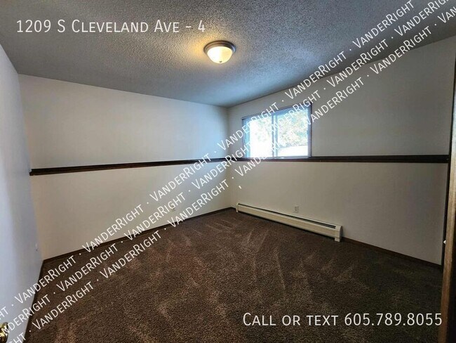 Building Photo - 1209 S Cleveland Ave