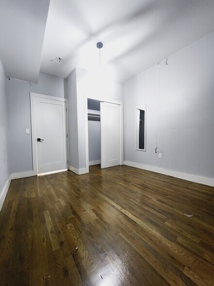 68 Neptune Ave 2R - 69 Neptune Ave