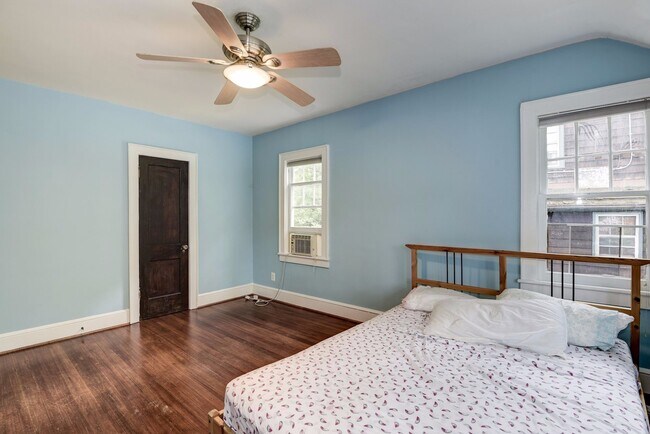 Building Photo - 3 Bed 2.5 Bath - Takoma Park Craftsman - Spacious Rear Deck