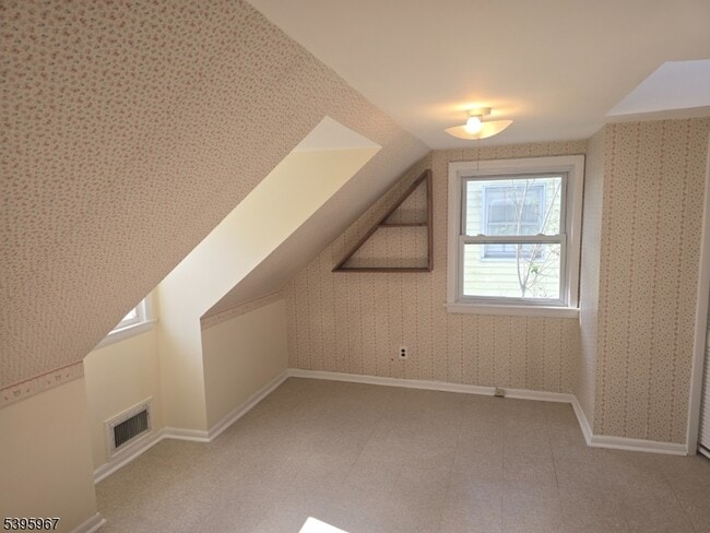 Building Photo - 1815 Vauxhall Rd