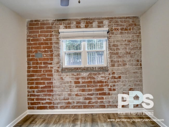 Building Photo - 221 Lampkin St NE