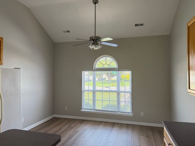 Building Photo - WOODBRIDGE POINTE