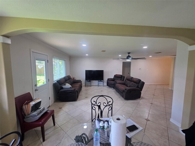 Building Photo - 12531 La Rochelle Dr