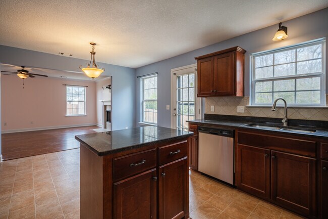 Building Photo - 157 Outpost Trl