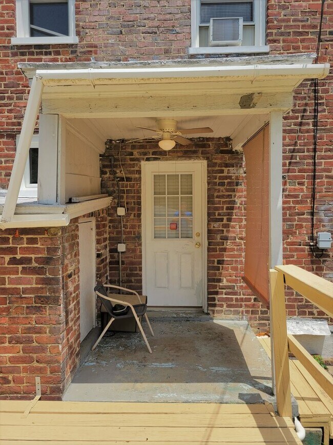 Building Photo - 1315 Byron St