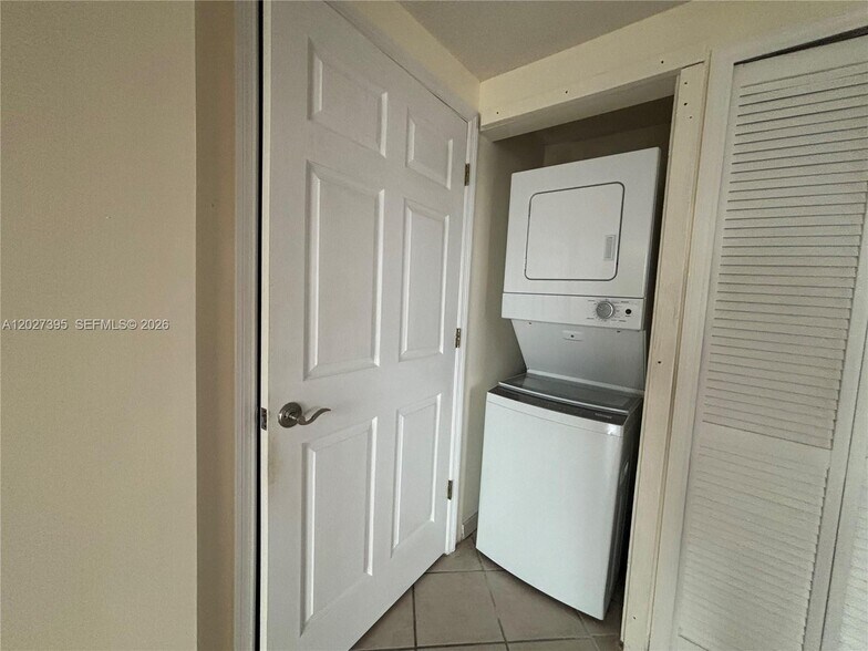 Building Photo - 3500 Coral Way