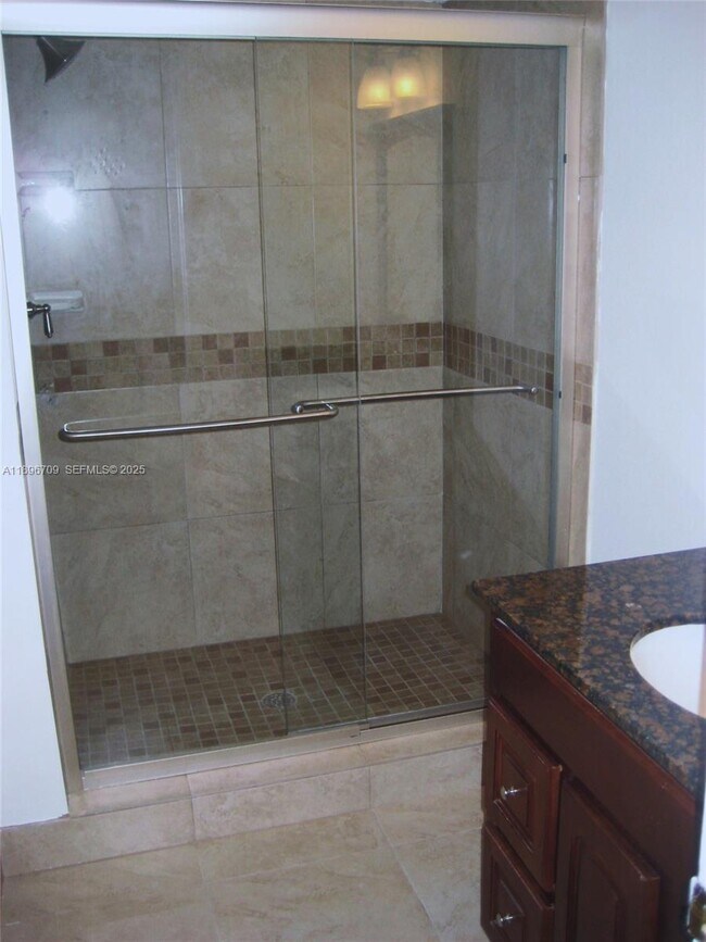 Building Photo - 16051 Blatt Blvd