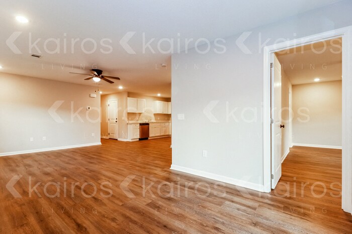 Building Photo - 52 Cottage Grove Dr