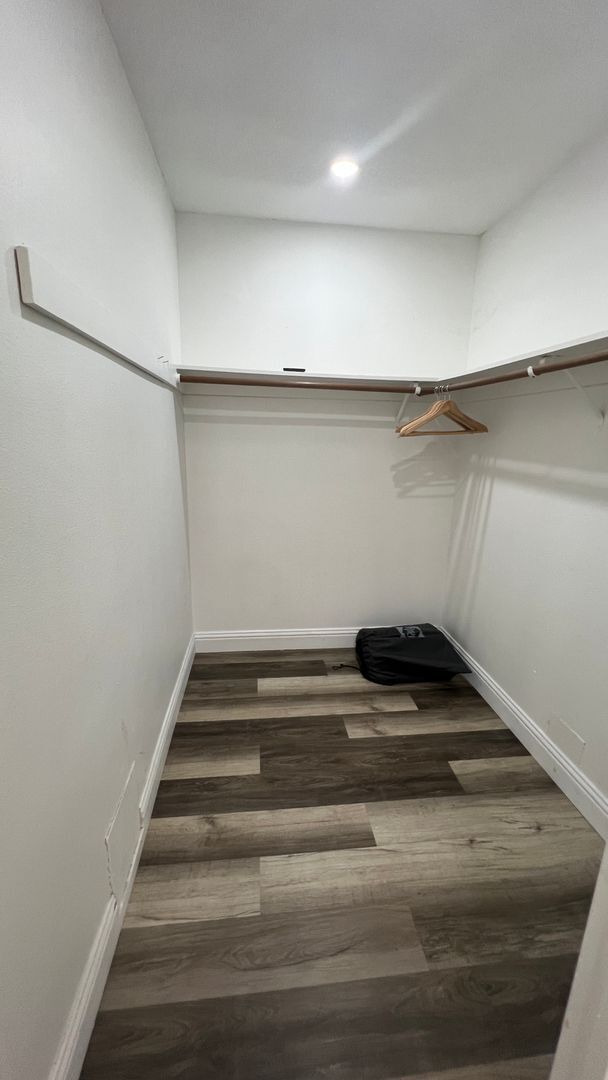 Building Photo - UPGRADED 4 bedroom 2 bathroom home