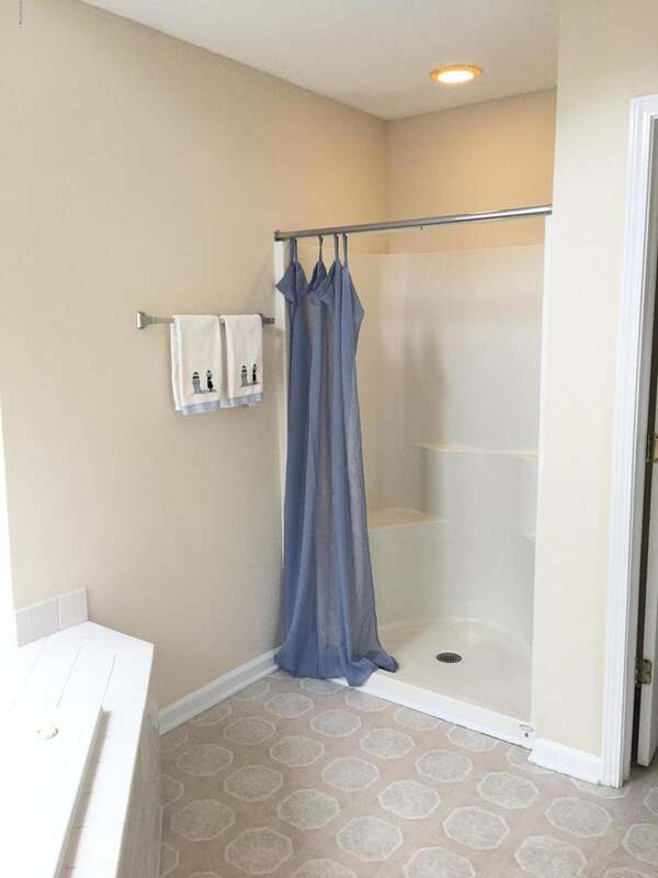 Building Photo - 4156 Breezewood Dr