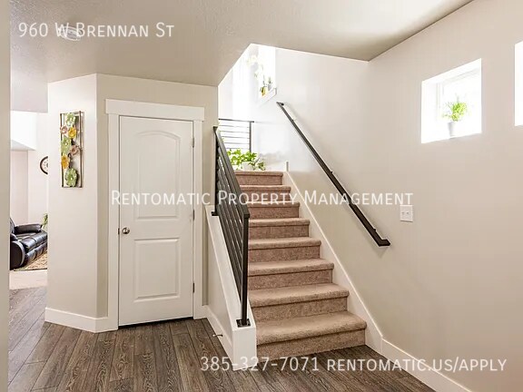 Building Photo - 960 W Brennan St