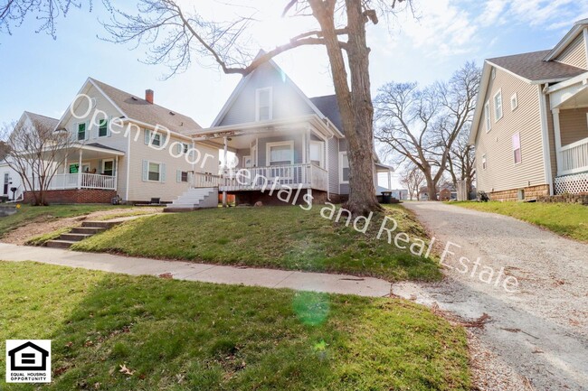 Primary Photo - 515 N State St