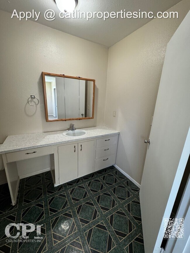 Building Photo - 3400 Columbia Heights Rd