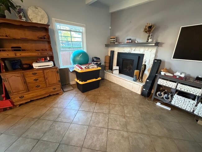 Building Photo - 1601 Gish Ave