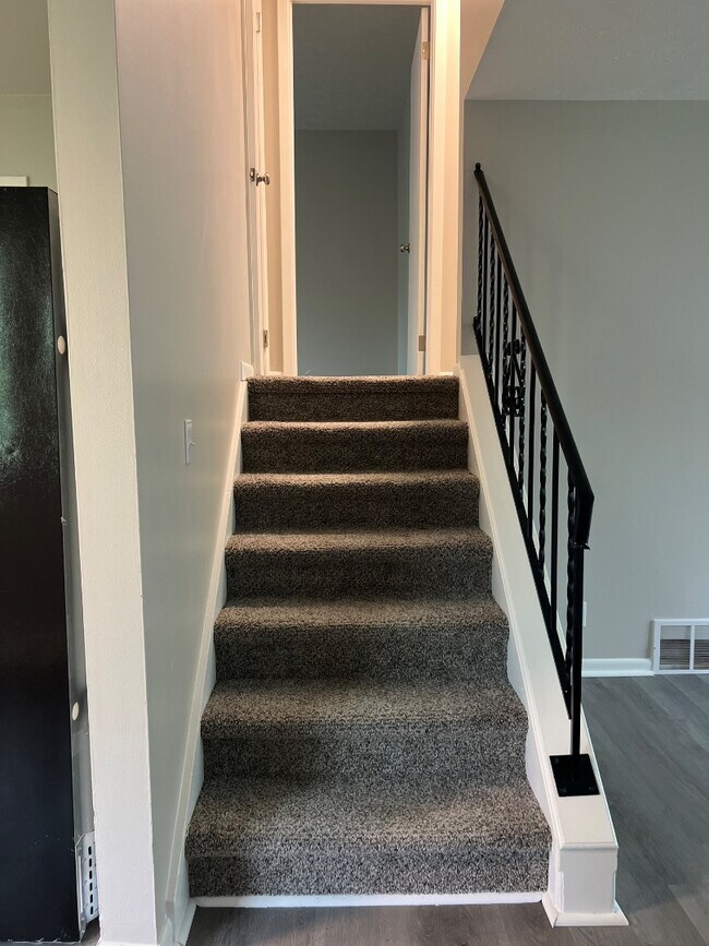 Building Photo - 11226 Roxbury Dr