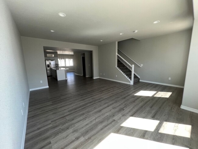 Building Photo - Immaculate Townhome Close to Woodmen and P...