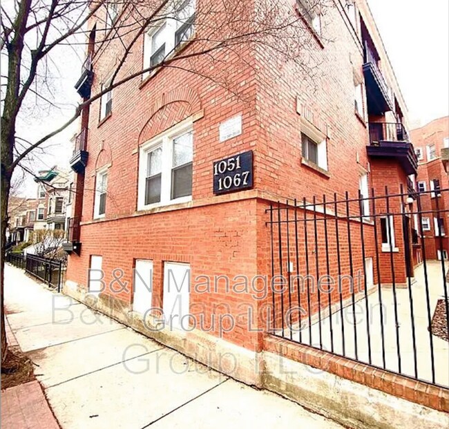 Building Photo - 1061 W Dakin St