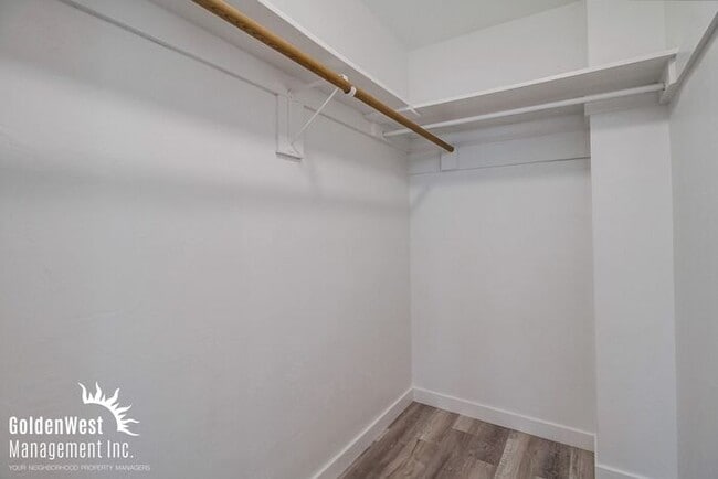 Building Photo - Remodeled 1Bd/1Ba Upstairs Condo in the He...