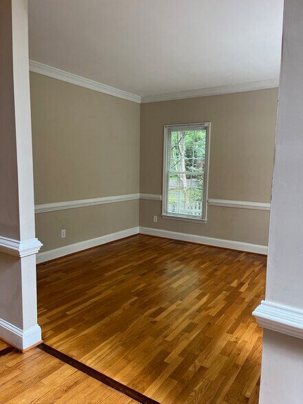 living room - 8601 Abbotsbury Ct