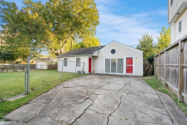 Building Photo - 2501 Dorrington St