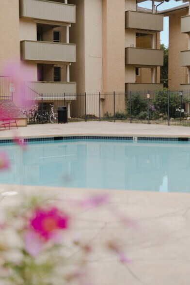 Building Photo - 3030 Oneal Pkwy