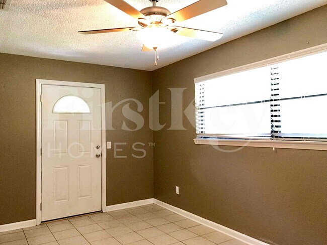 Building Photo - 10812 Carrington Ct