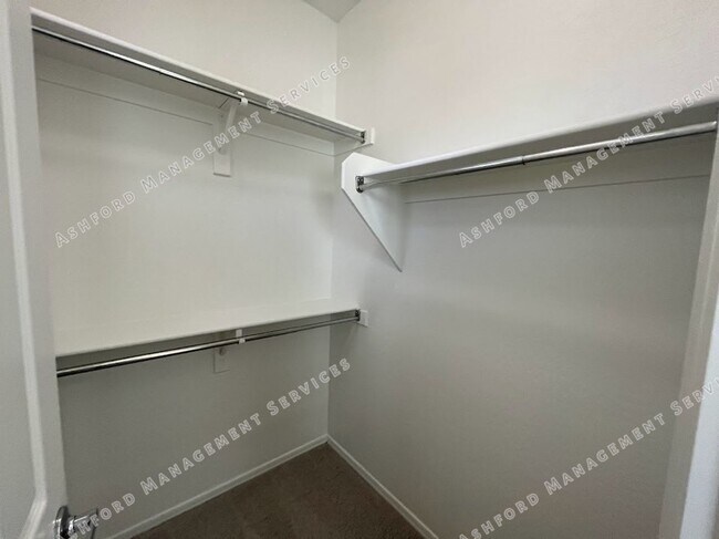 Building Photo - BEAUTIFUL 3 BEDROOM 2 BATHROOM HOUSE FOR R...