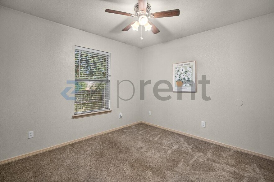 Building Photo - Unit