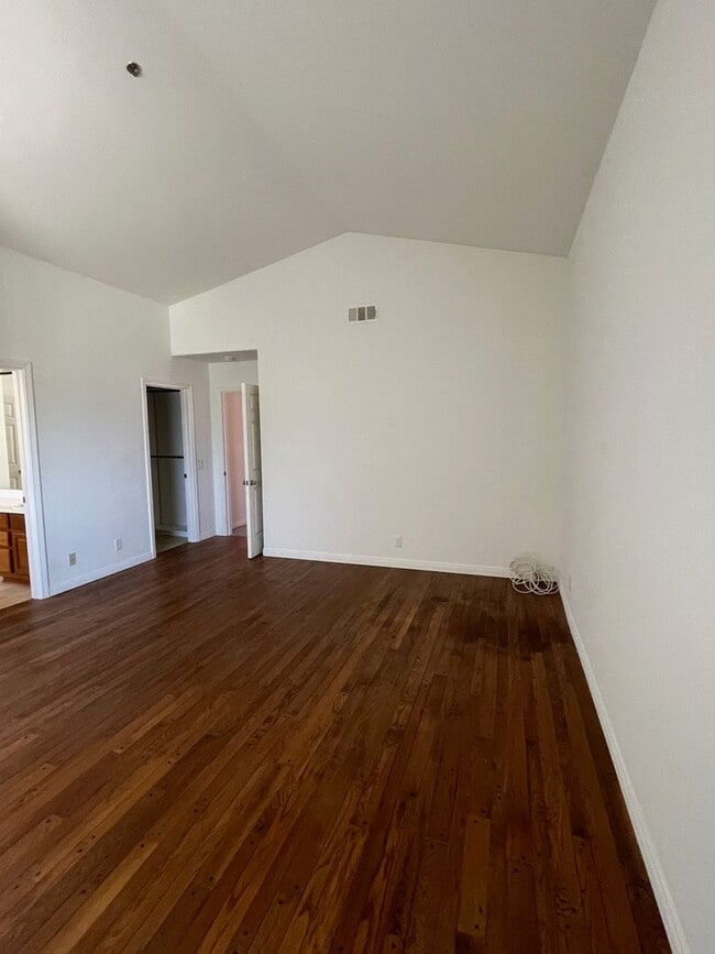 Building Photo - Quaint Gated Community near Pacific View Mall