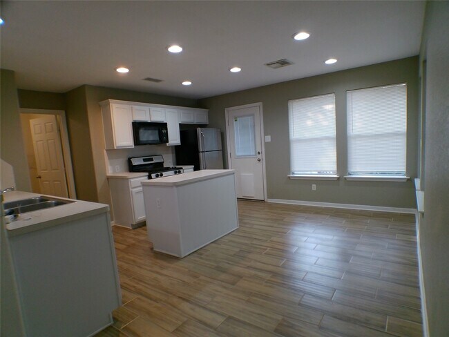 Building Photo - 35 Windswept Oaks Pl