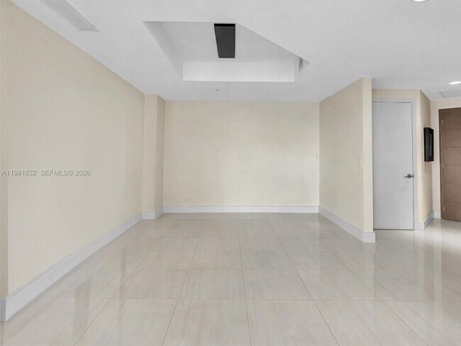 Building Photo - 17301 Biscayne Blvd