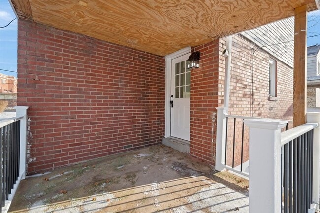 Building Photo - 3 Bedroom, 1 Bathroom Rental in Avalon