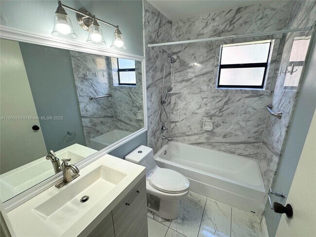 Building Photo - 2635 Carambola Cir N