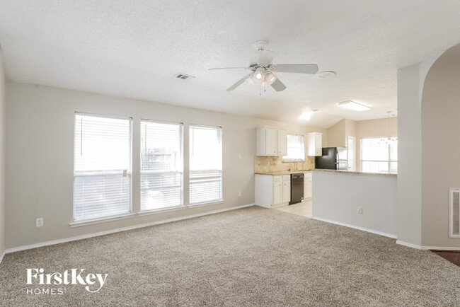 Building Photo - 2500 Crystal Falls Dr