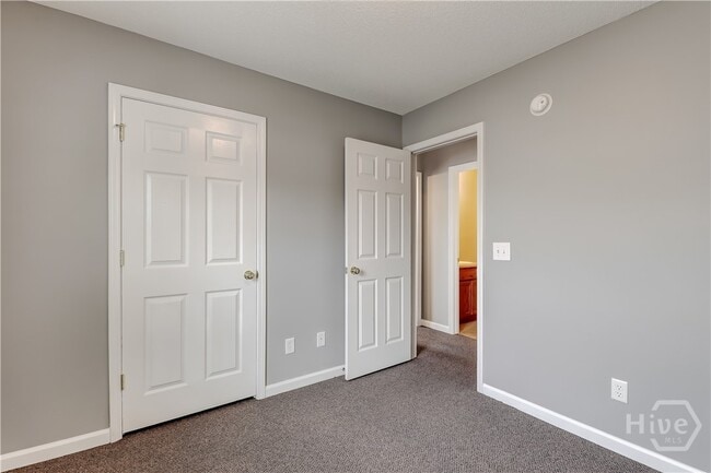 Building Photo - 133 Willow Dr