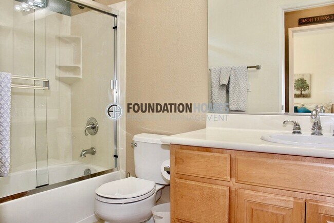 Building Photo - FURNISHED -Top-floor end-unit Condo - FOUN...