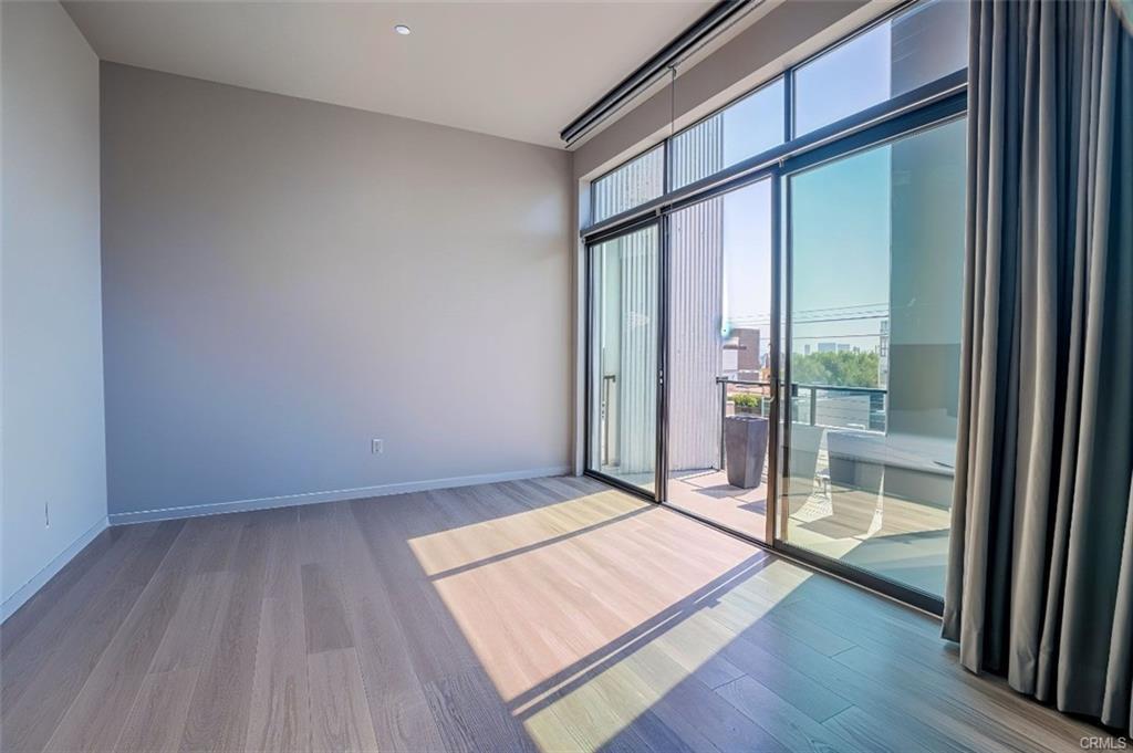 Building Photo - 1011 N Orange Grove Ave