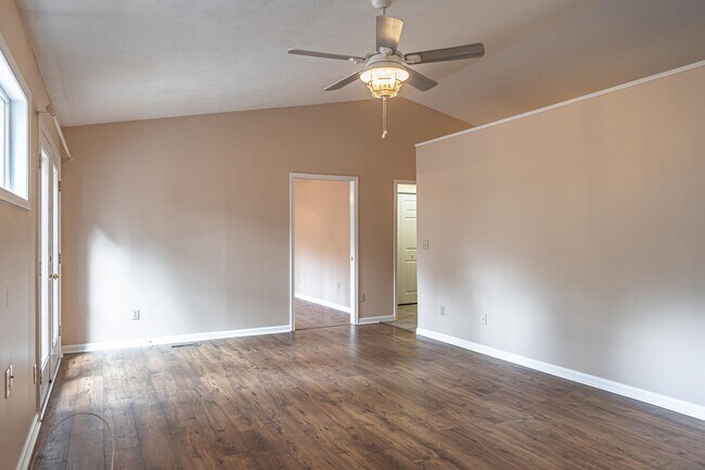 Building Photo - 104 Primrose Cir