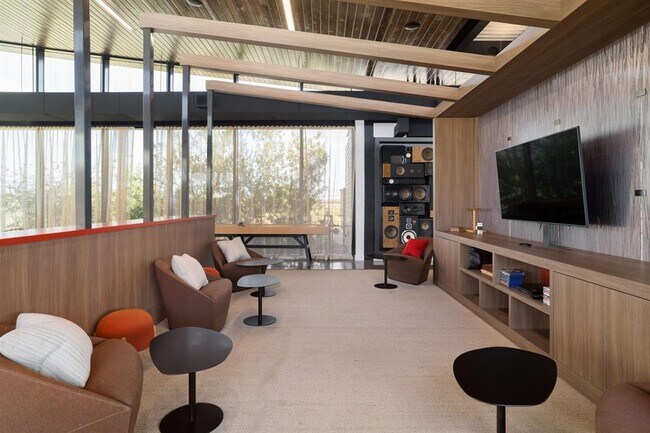 Building Photo - 7607 Eckington St