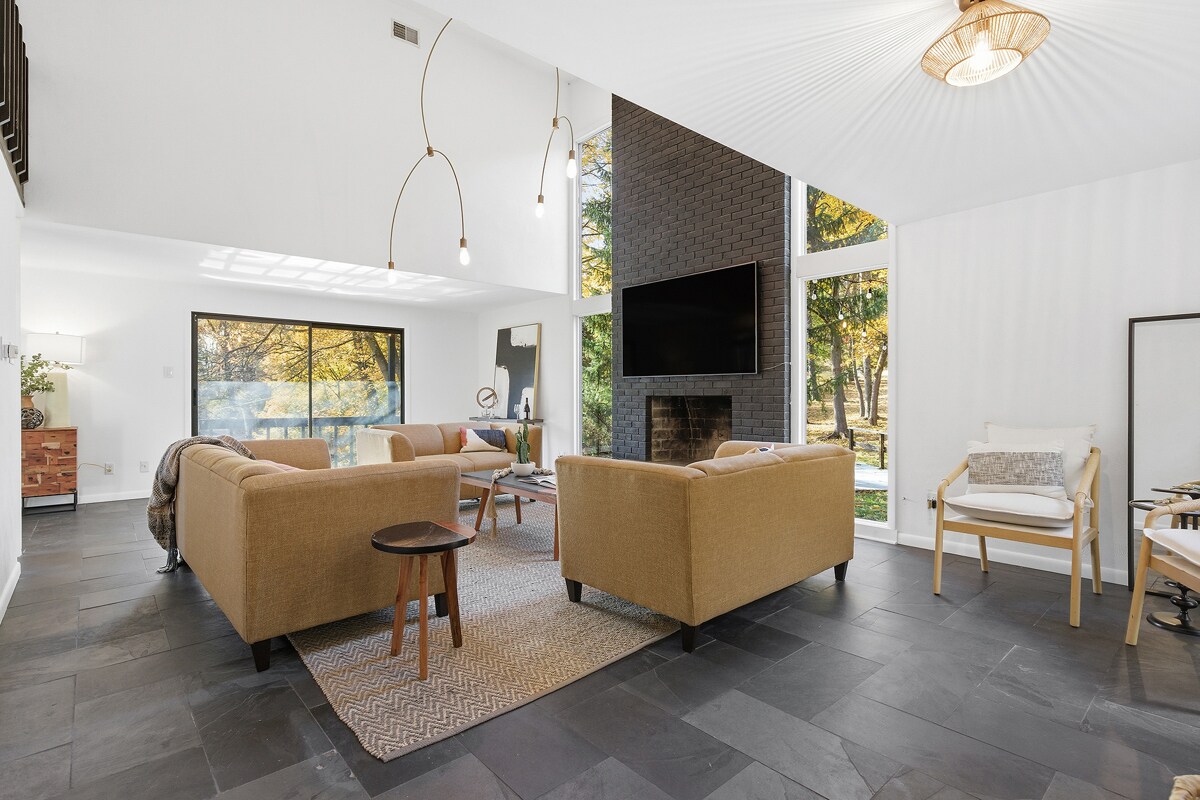 Building Photo - 1 Myrtle Hill Rd