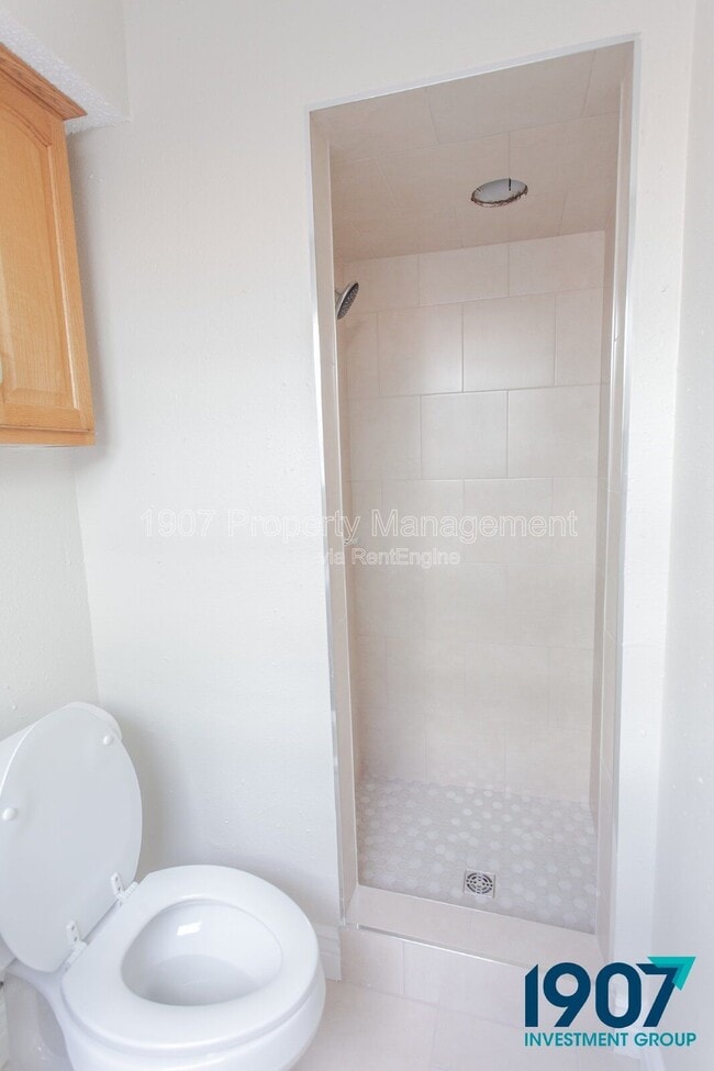 Building Photo - 1008 NW 7th Pl