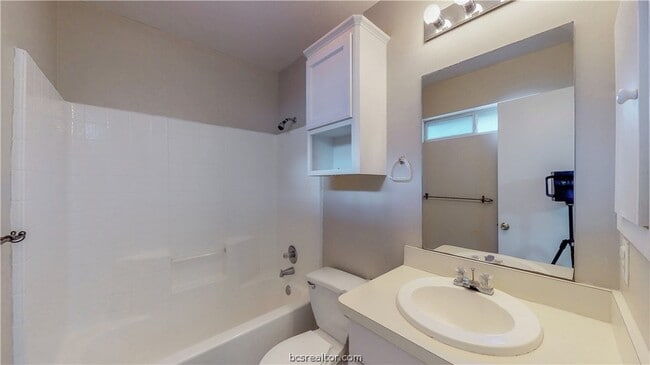 Building Photo - 1509 Hollow Hill Dr