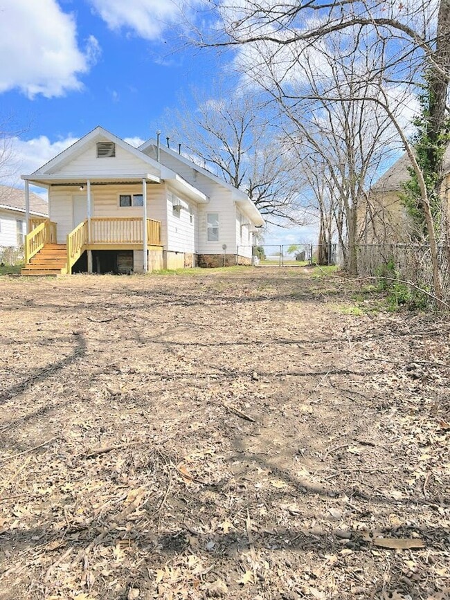 Building Photo - Beautifully Renovated 3 Bed, 1 Bath House