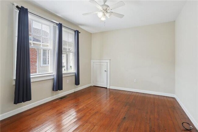 Building Photo - fst2315