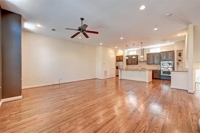Building Photo - 5211 Eigel St